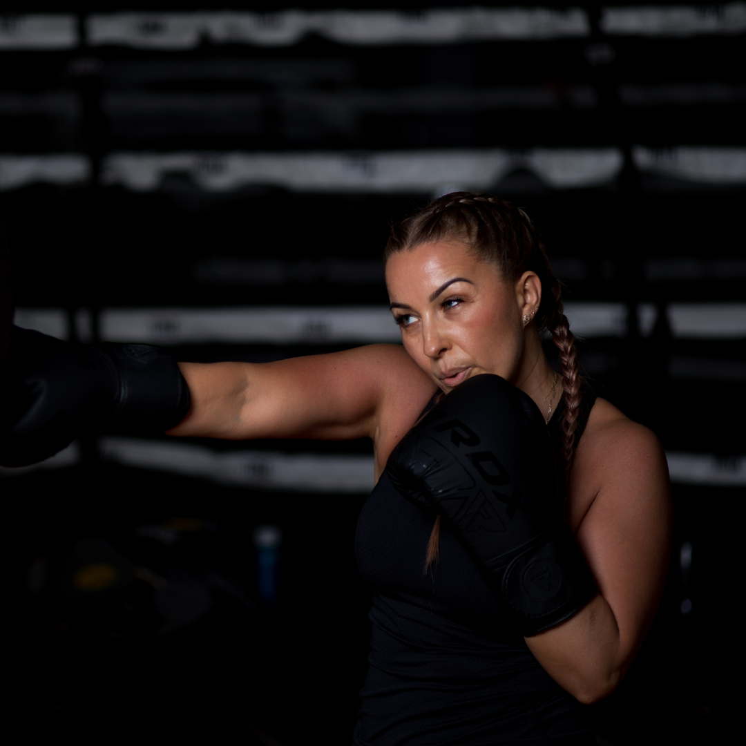 Women boxing